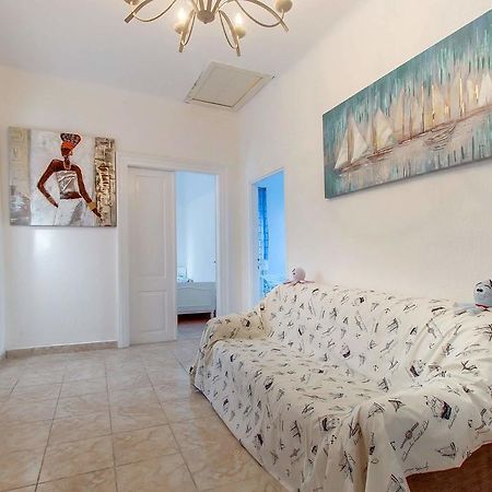 Narcis Central Apartment With Sea & City Views Veli Lošinj Eksteriør billede