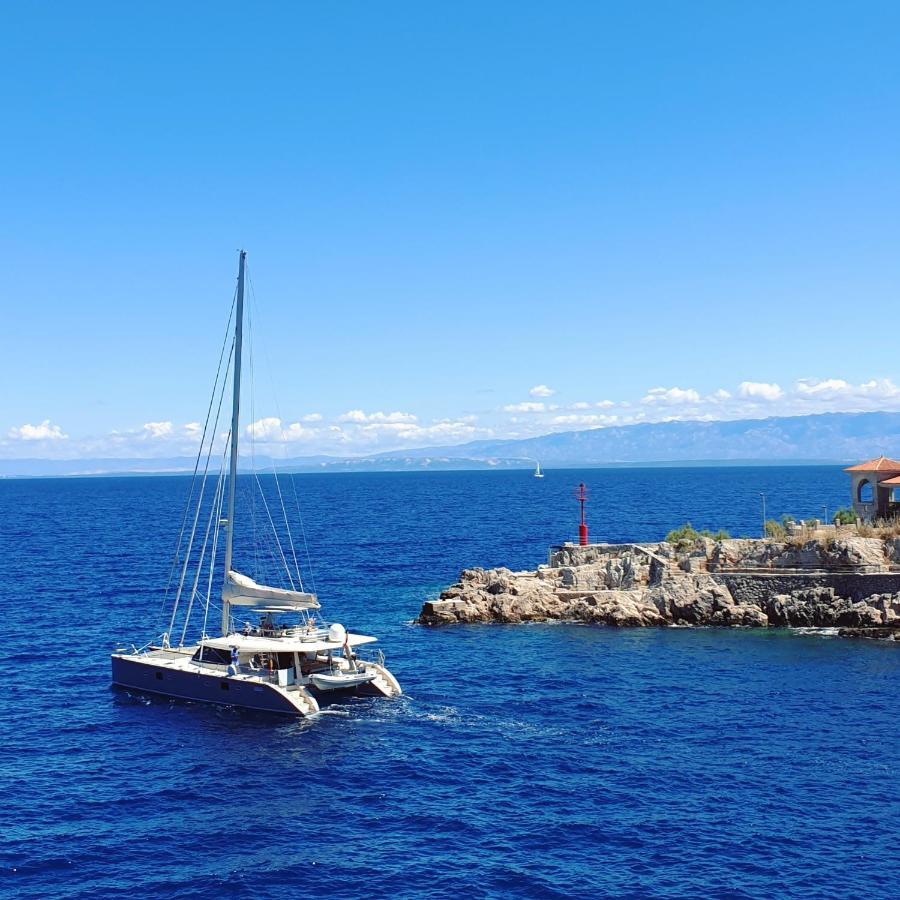 Narcis Central Apartment With Sea & City Views Veli Lošinj Eksteriør billede