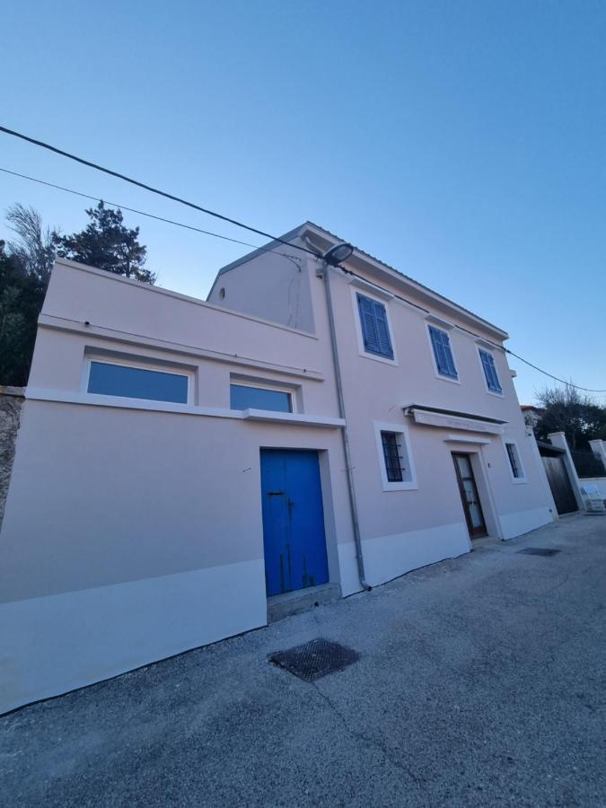 Narcis Central Apartment With Sea & City Views Veli Lošinj Eksteriør billede