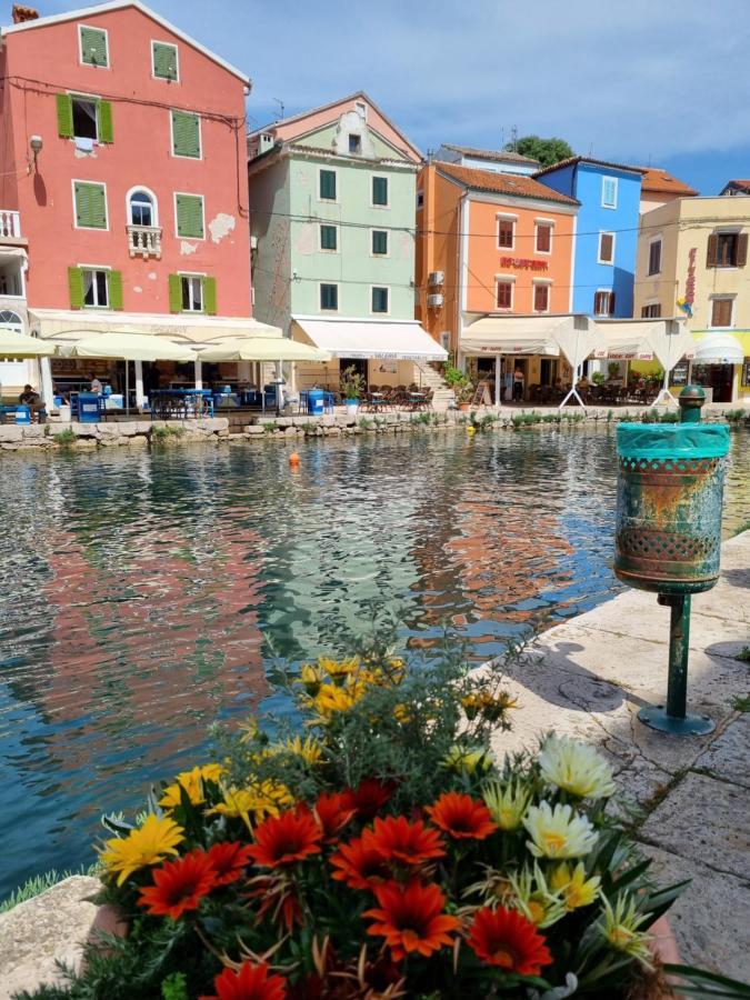Narcis Central Apartment With Sea & City Views Veli Lošinj Eksteriør billede