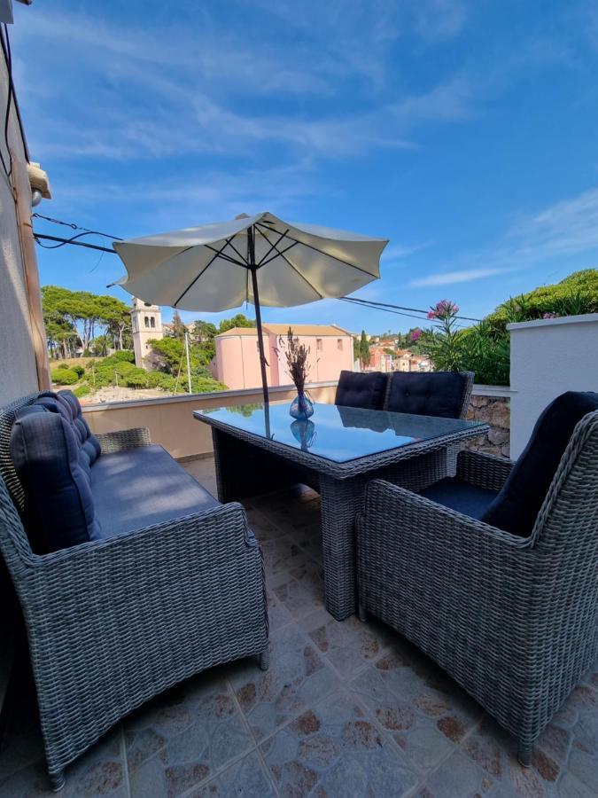 Narcis Central Apartment With Sea & City Views Veli Lošinj Eksteriør billede