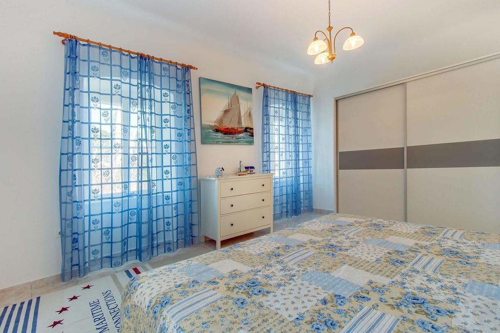 Narcis Central Apartment With Sea & City Views Veli Lošinj Eksteriør billede