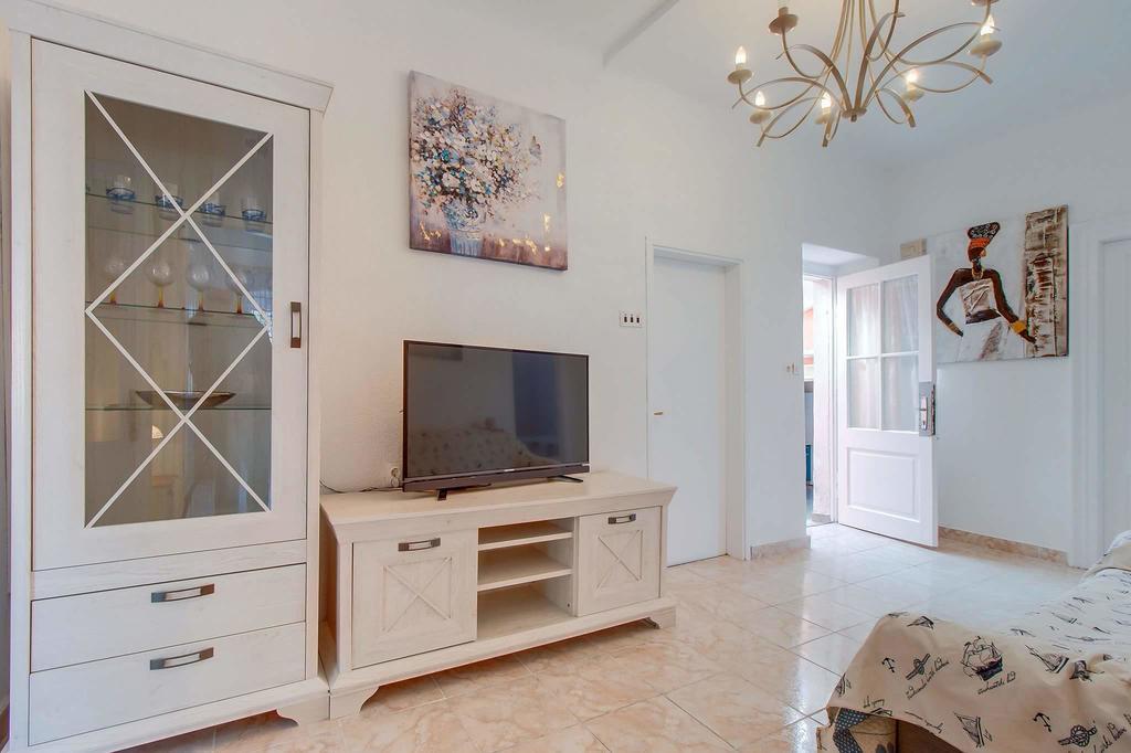 Narcis Central Apartment With Sea & City Views Veli Lošinj Eksteriør billede