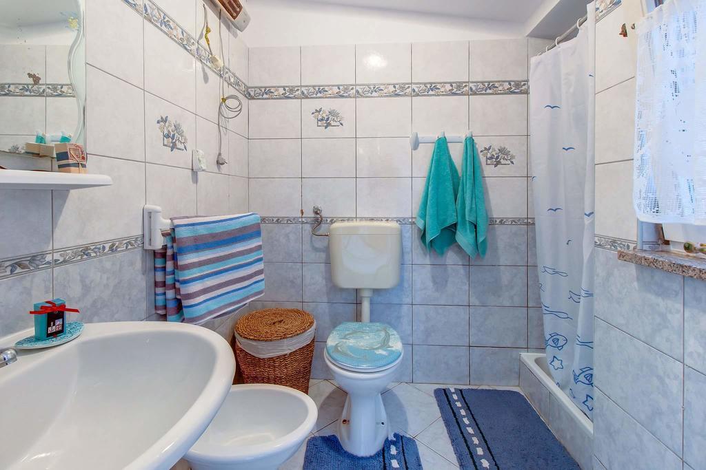 Narcis Central Apartment With Sea & City Views Veli Lošinj Eksteriør billede