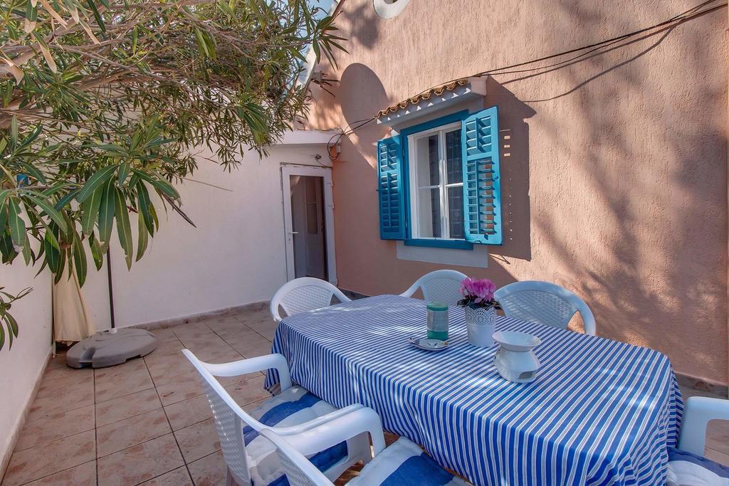 Narcis Central Apartment With Sea & City Views Veli Lošinj Eksteriør billede